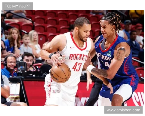 夏季联赛精彩对决小牛队与活塞队7月7日激烈碰撞